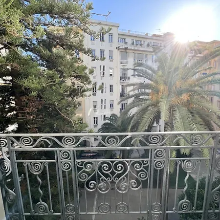 Luxe Center: 3-bedroom With Parking Near Apartment Nice