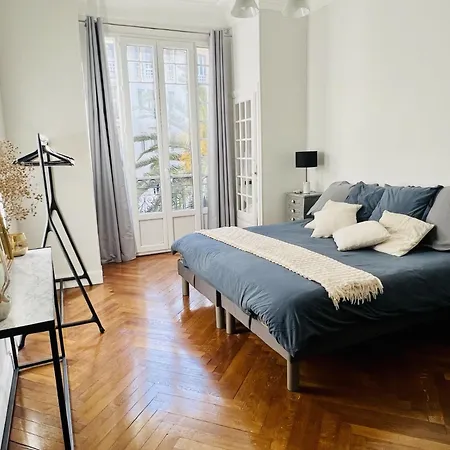 Luxe Center: 3-bedroom With Parking Near Nice