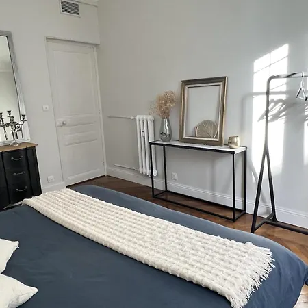Apartment Luxe Center: 3-bedroom With Parking Near *